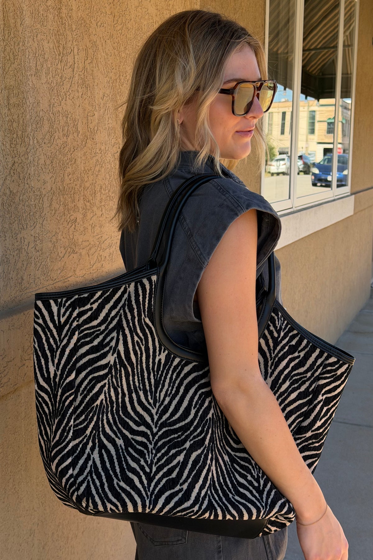 The Roam Tote - Zebra