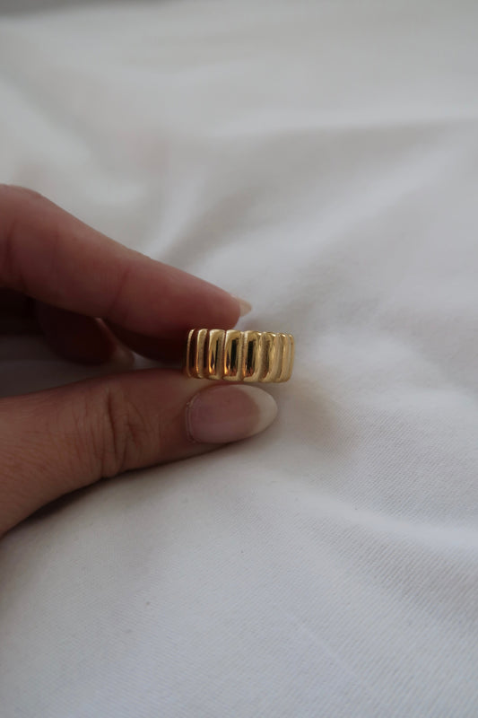 Claire Band Ring