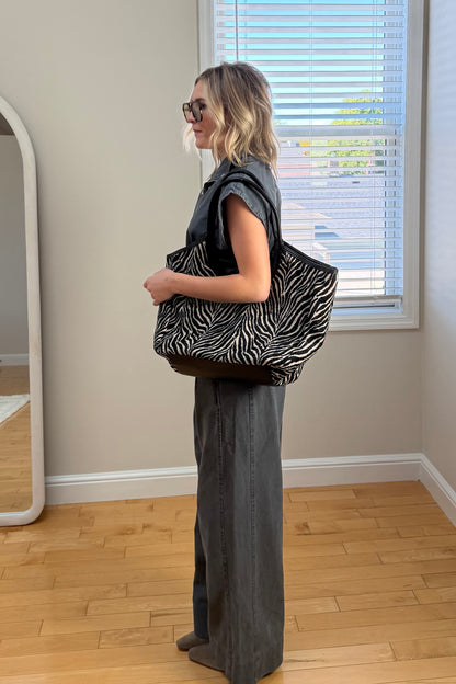 The Roam Tote - Zebra